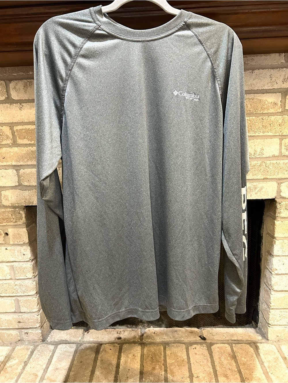 Columbia Men's Heather Gray Long Sleeve Crew Shirt EUC
